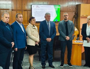 Председателят на СРС „Подкрепа“ Дешка Мандикова участва в откриването на трудова борса във Велико Търново