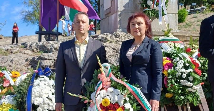 Дешка Мандикова, председател на СРС „Подкрепа“ – Велико Търново, участва в тържествата по случай Независимостта на България